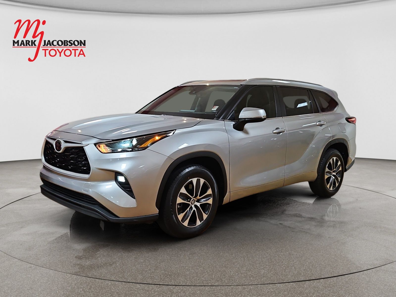 Celestial Silver Metallic 2024 Toyota Highlander SUV / Crossover Front-Wheel Drive 8-Speed Automatic