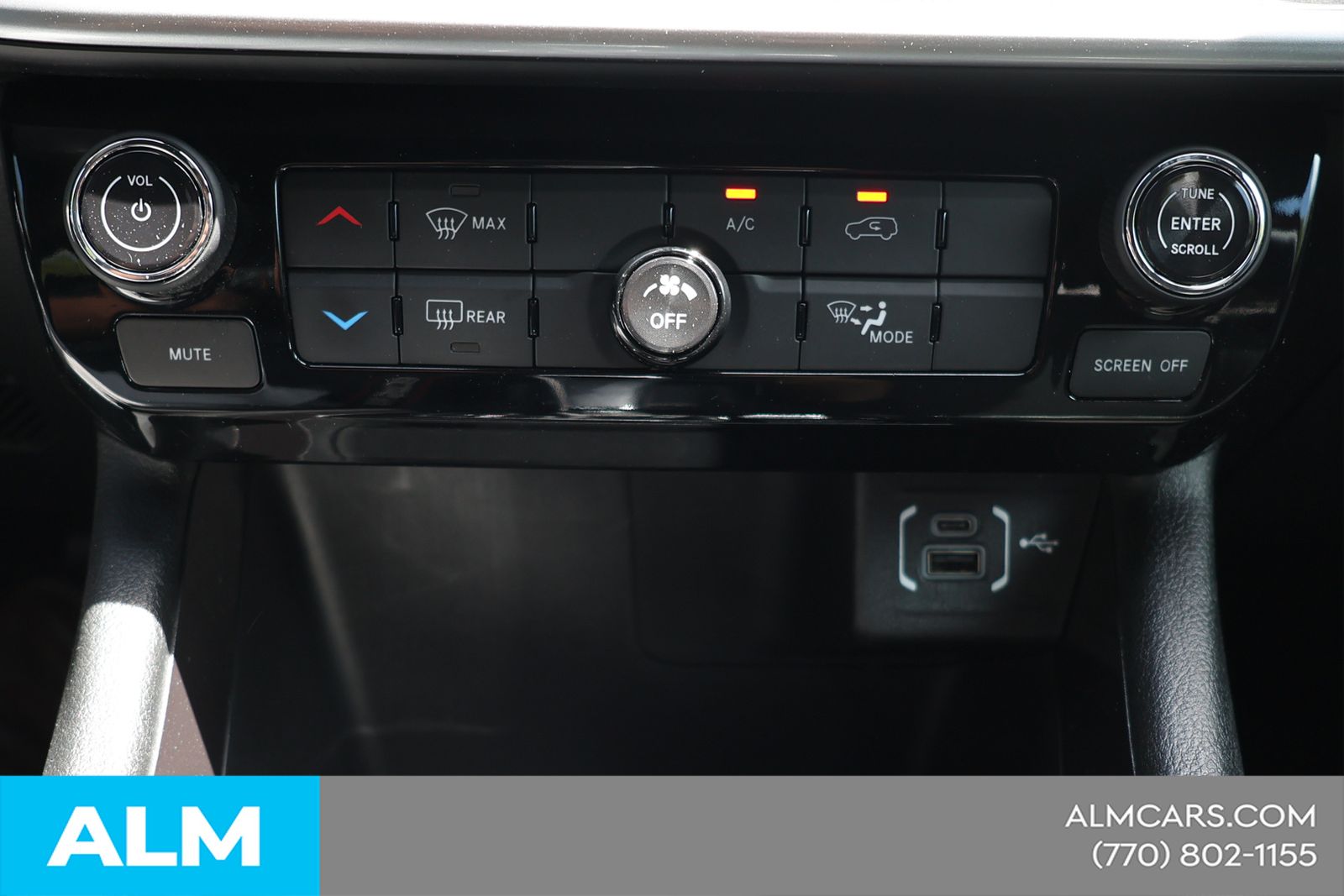 Used 2024  Jeep Sport image 32