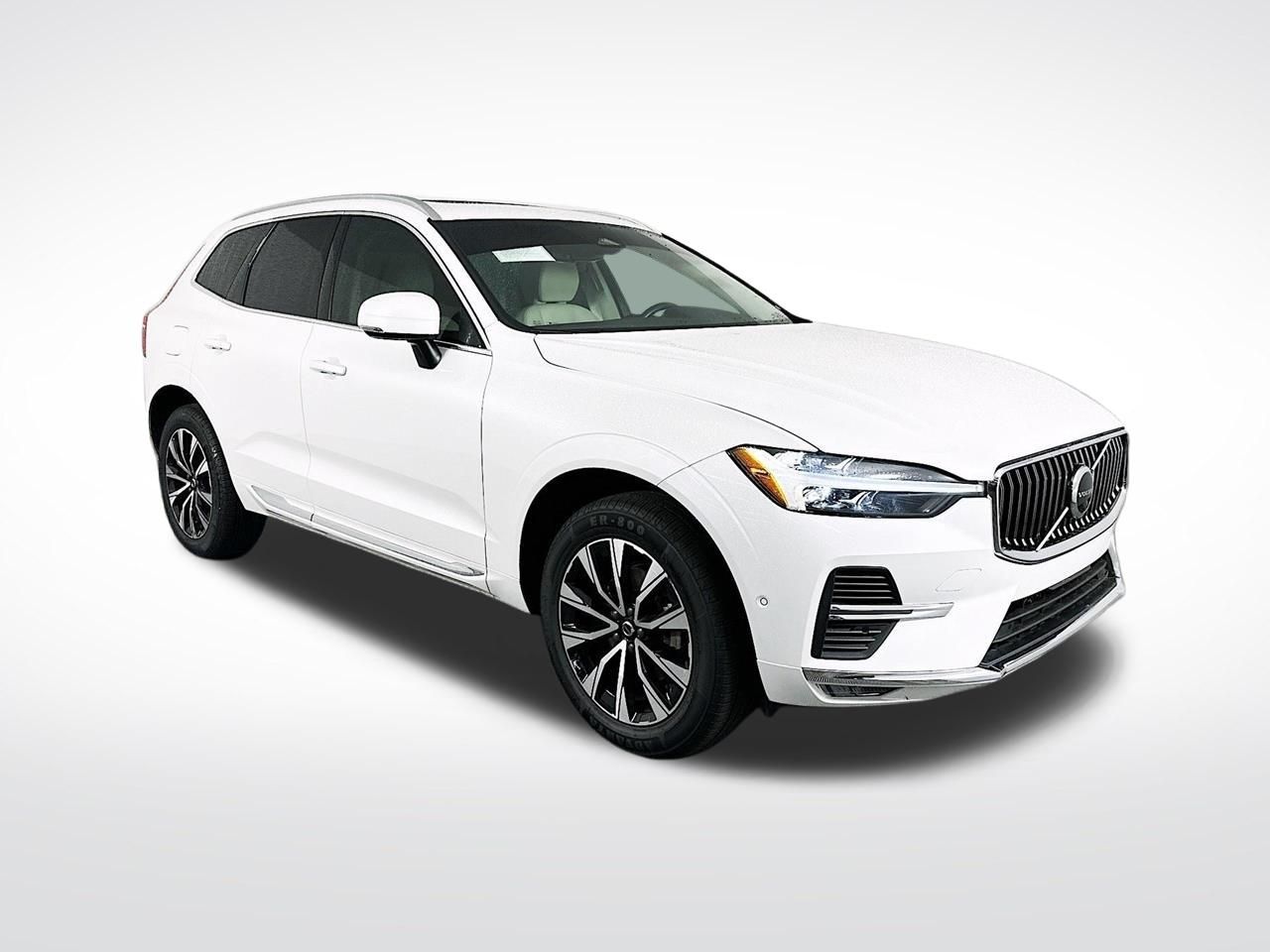 White 2023 Volvo XC60 B5 Plus Bright Theme AWD SUV / Crossover All-Wheel Drive Automatic