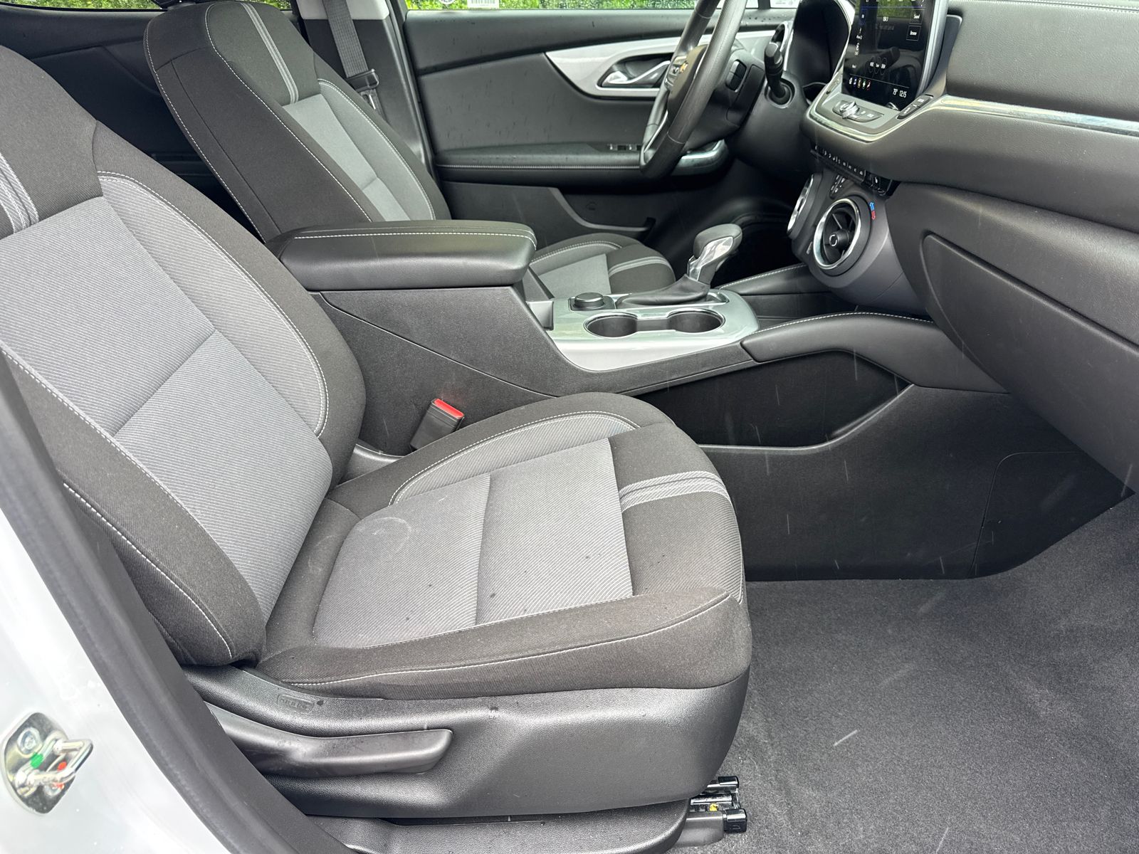 Used 2025 Summit White Chevrolet LT image 13
