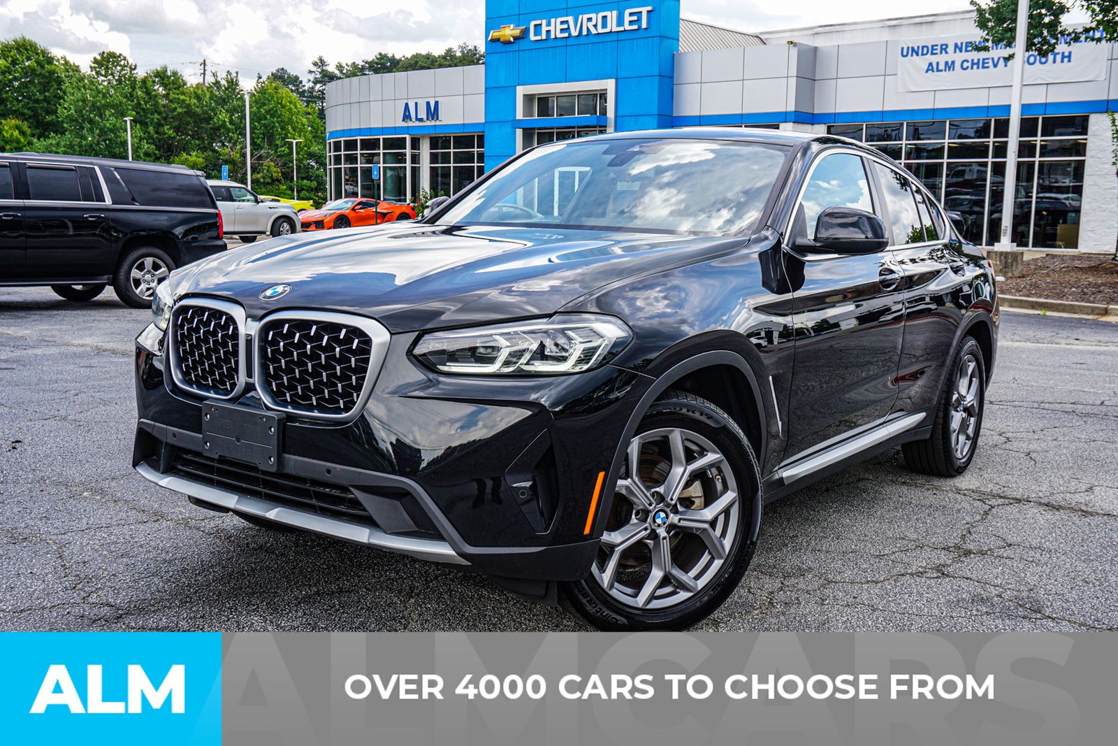 Used 2025 Black BMW xDrive30i image 3