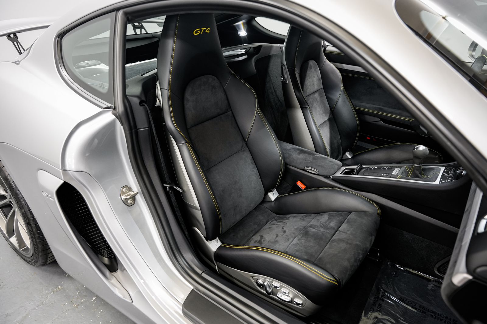 2016 Porsche Cayman GT4 — photo 22