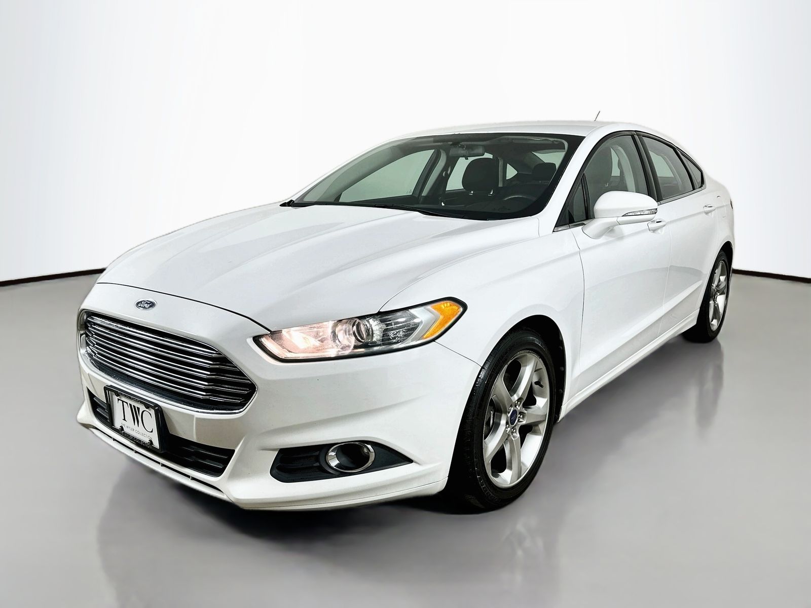 Oxford White 2013 Ford Fusion Sedan Front-Wheel Drive 6-Speed Automatic