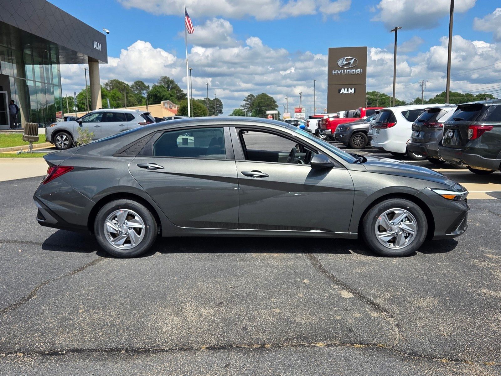 New 2026 Gray HYUNDAI SE image 12