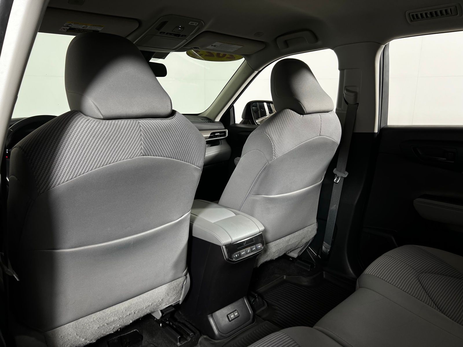 Thumbnail: 2023 Toyota Highlander - 21