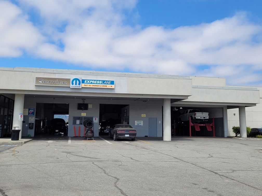 Used 2018  Toyota SE image 5