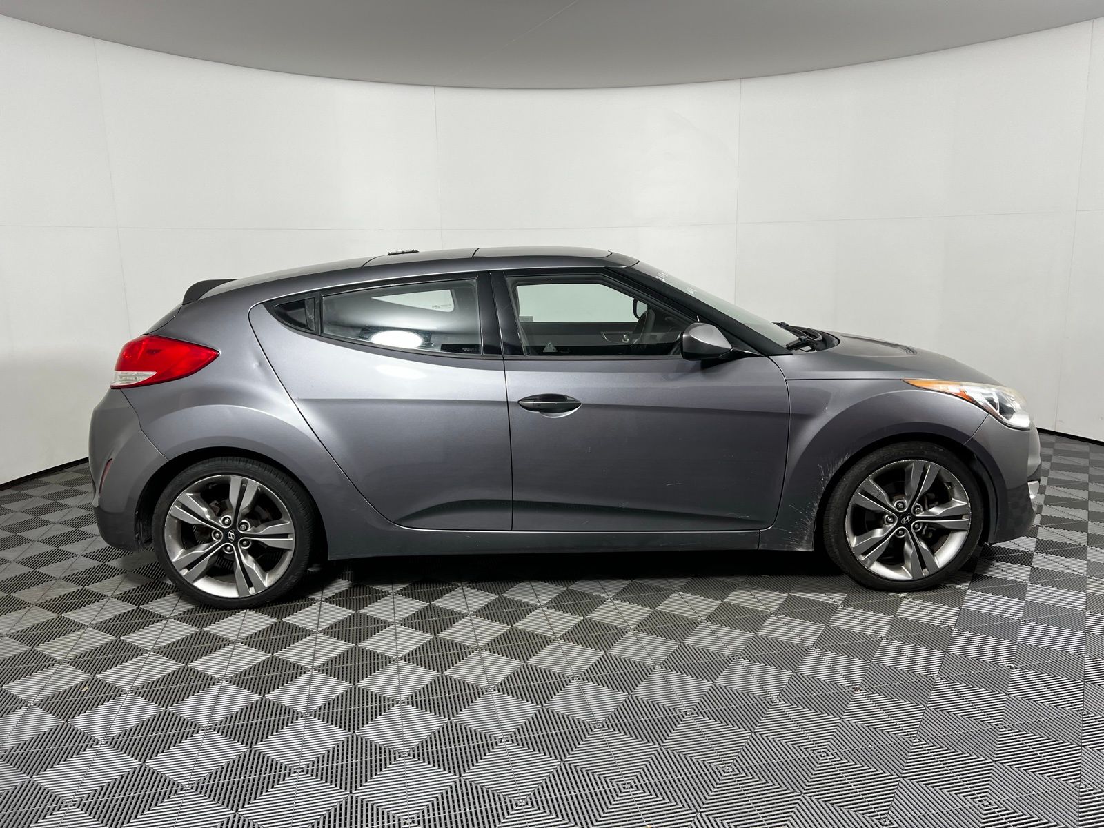 Thumbnail: 2013 Hyundai Veloster - 4