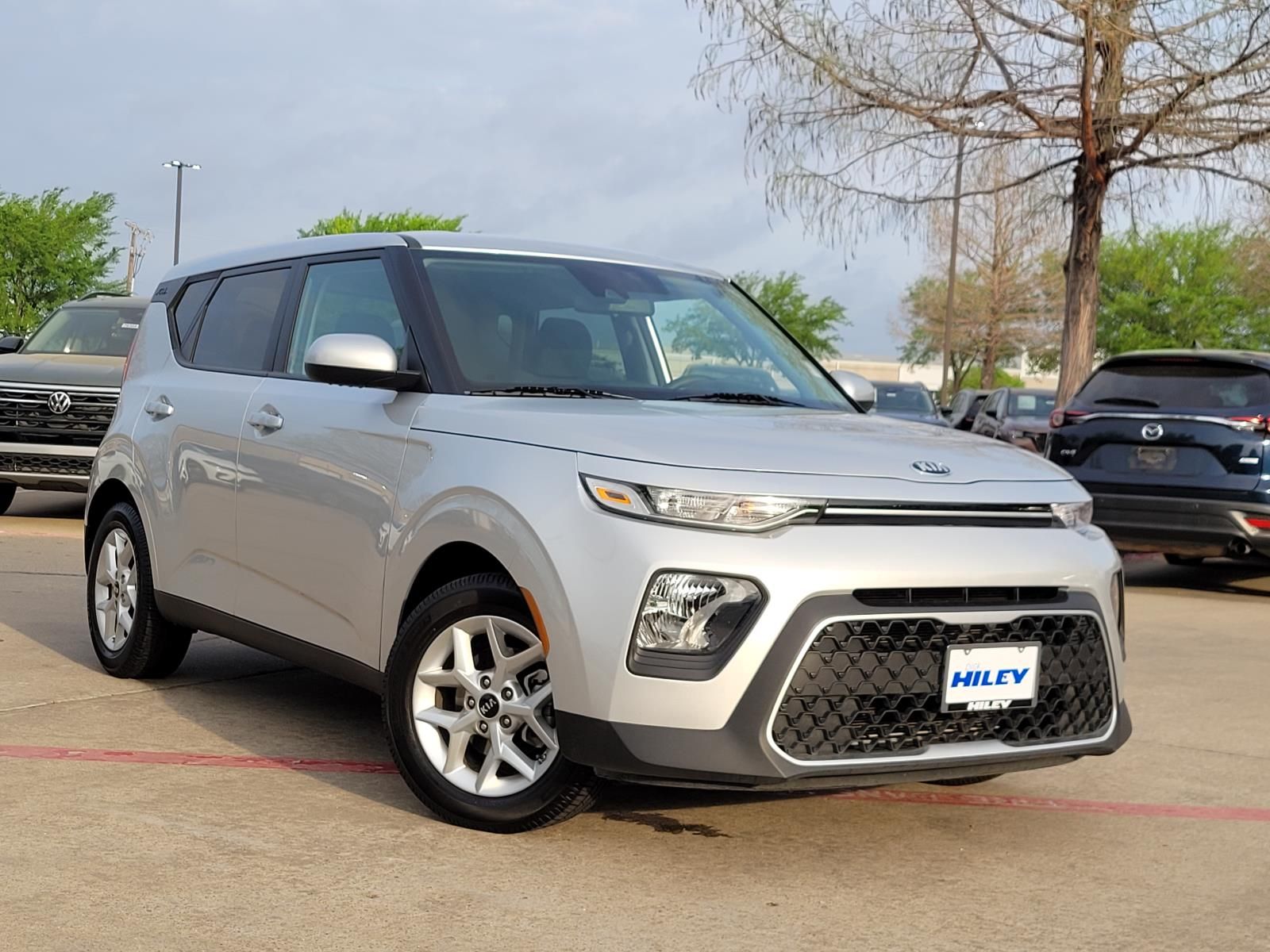 Sparkling Silver 2020 Kia Soul S FWD SUV / Crossover Front-Wheel Drive Continuously Variable Transmission