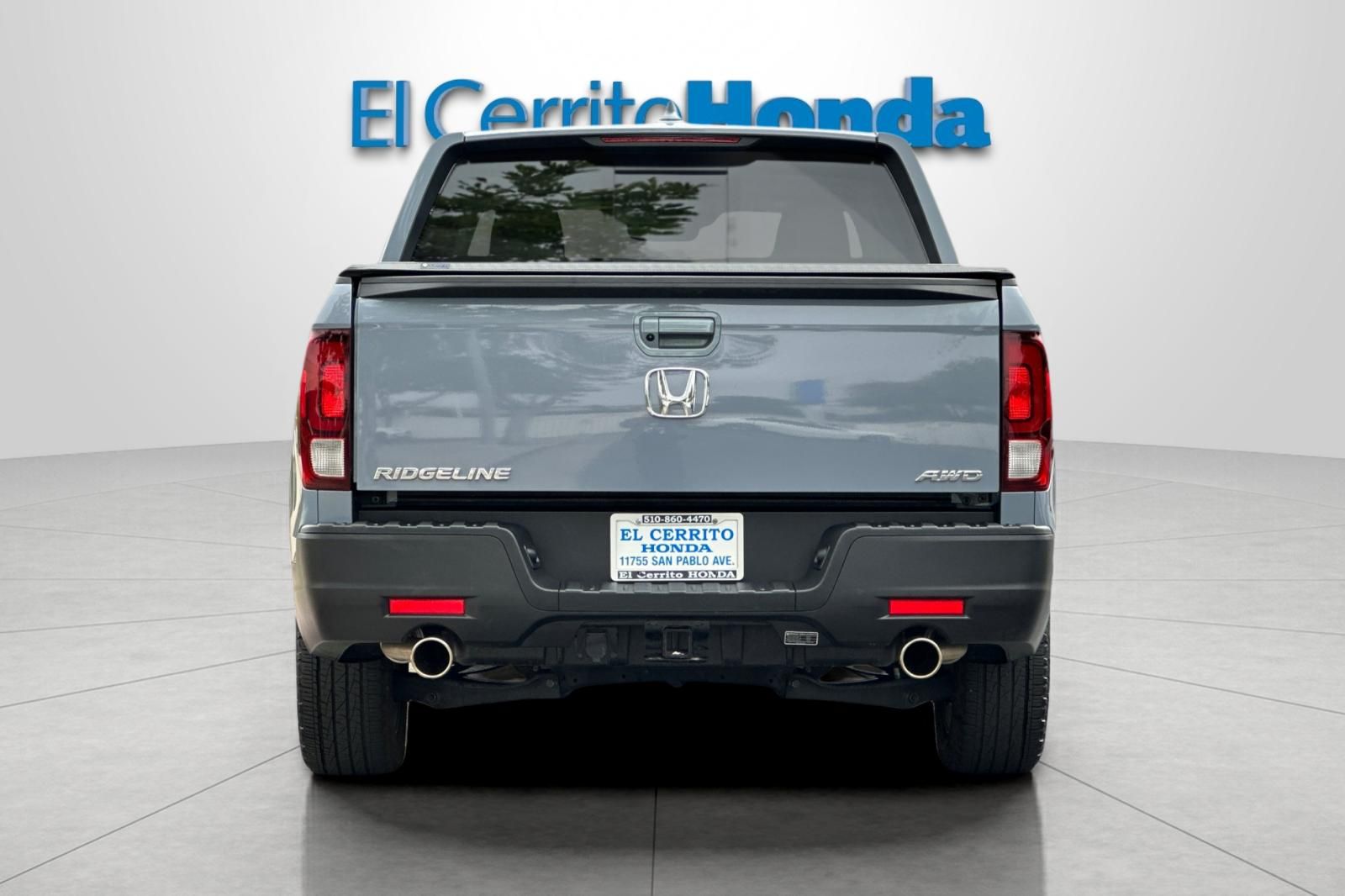 View vehicle photo 4