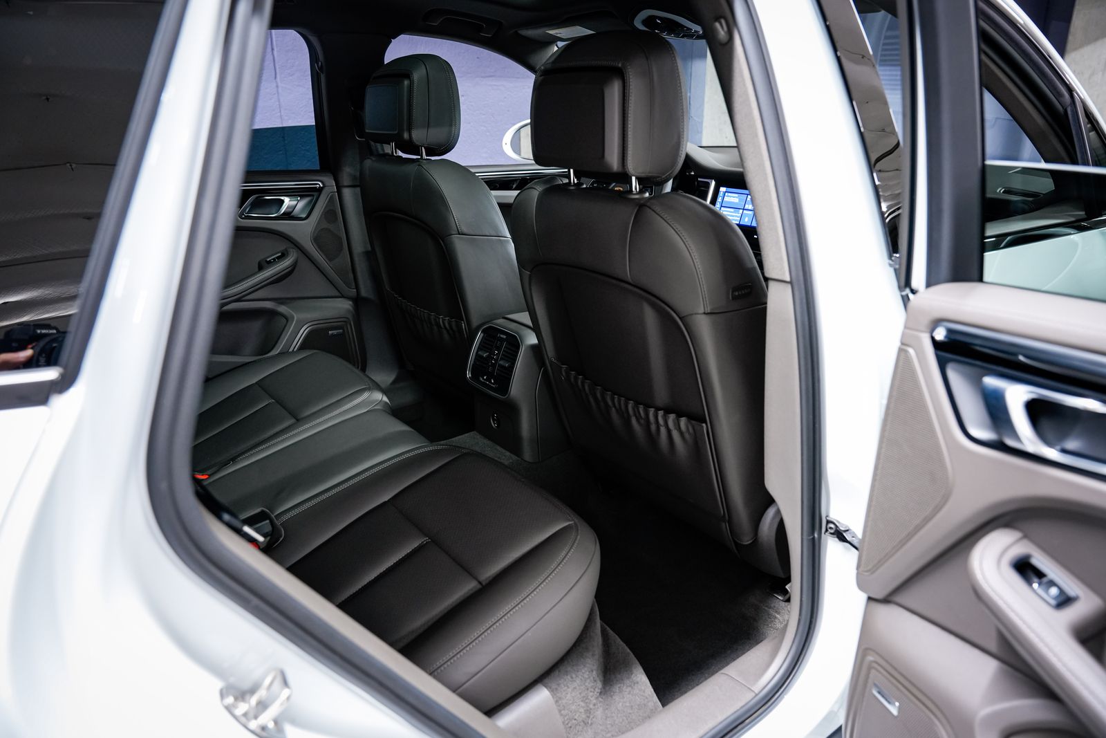 2024 Porsche Macan S — photo 32