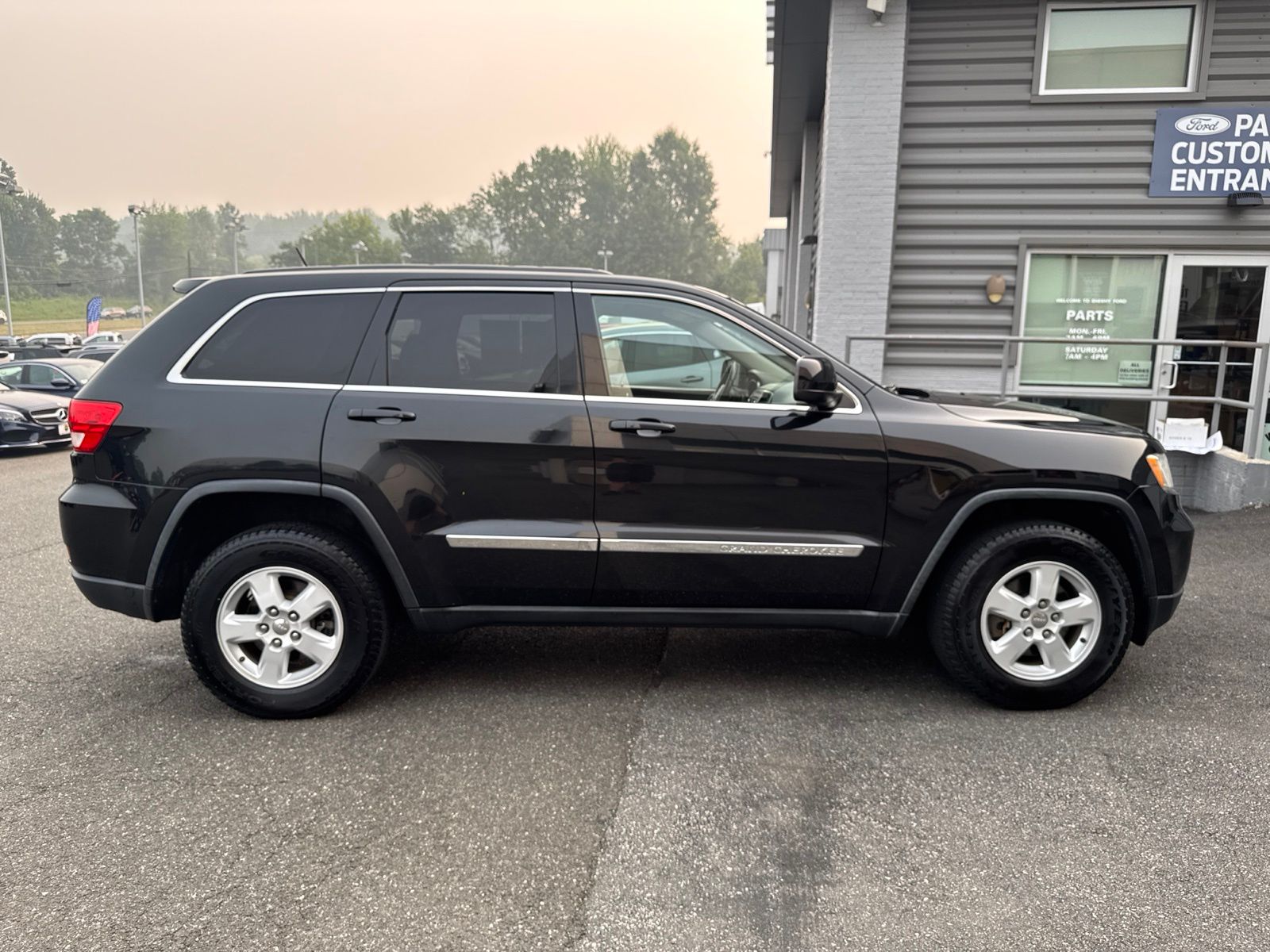 Used 2012 Brilliant Black Crystal Pearlcoat Jeep Laredo image 31