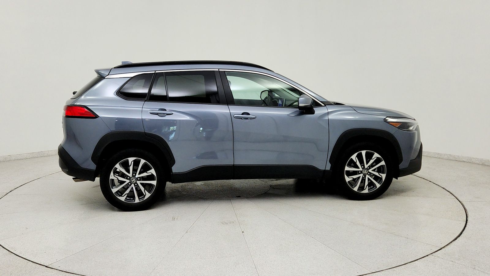 Used 2023  Toyota XLE image 8