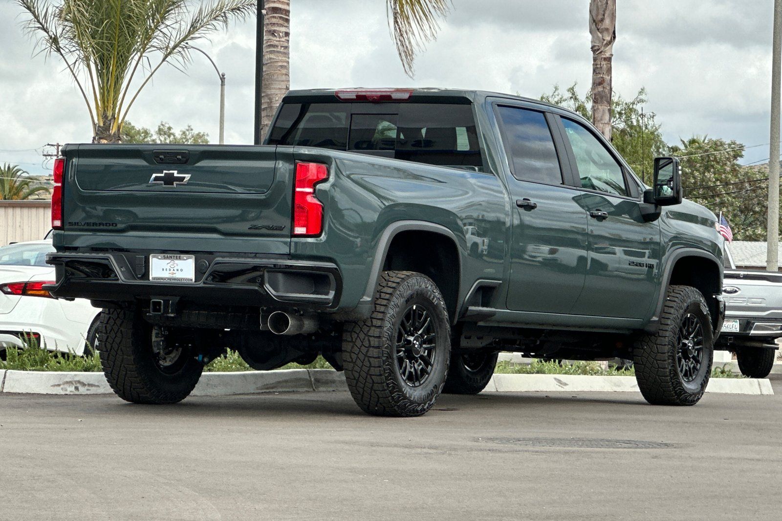 View vehicle photo 4