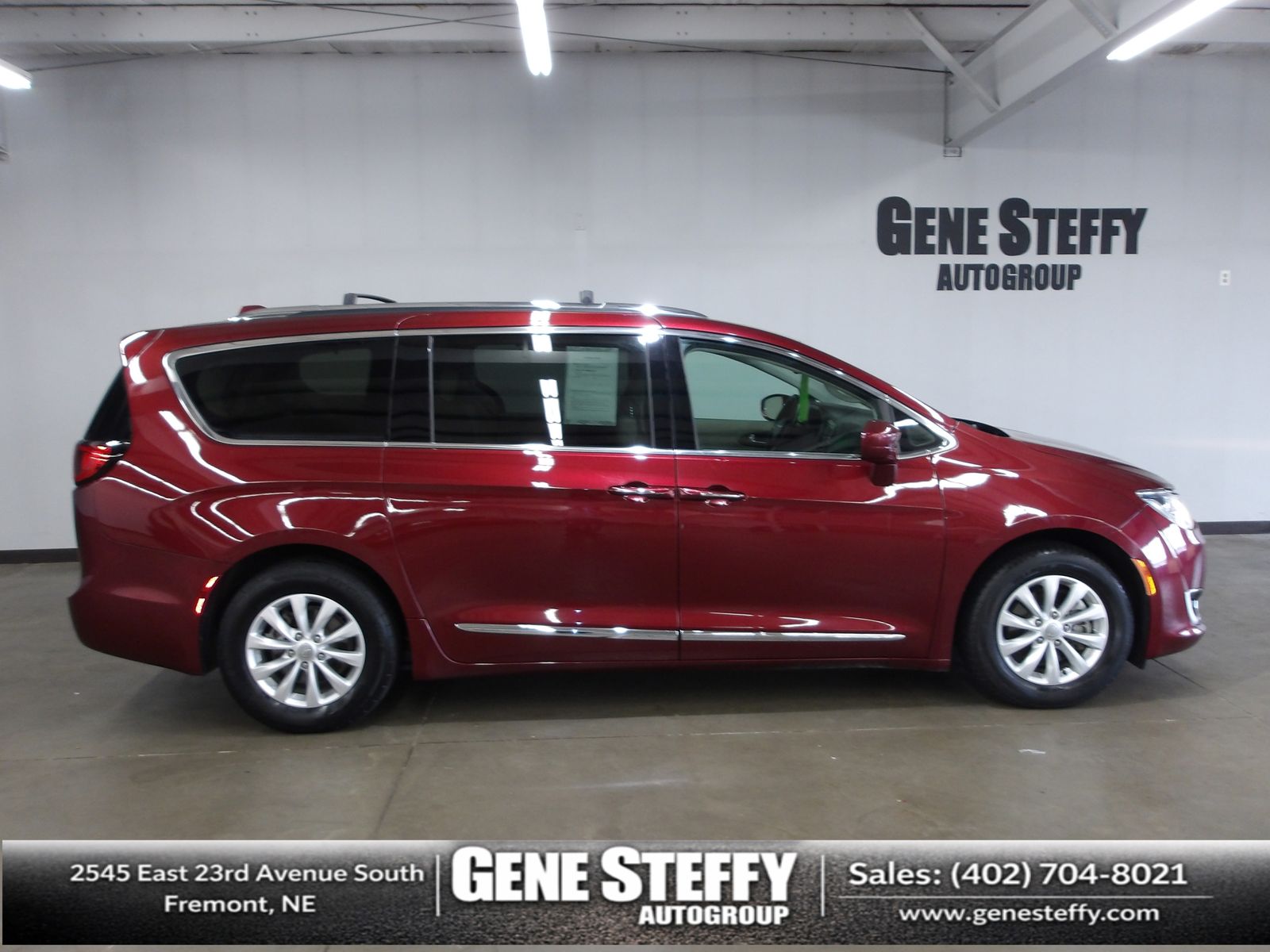 Velvet Red Pearlcoat 2019 Chrysler Pacifica Touring L FWD Minivan Front-Wheel Drive 9-Speed Automatic