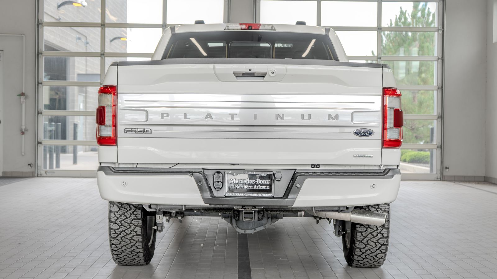 2022 Ford F-150 Platinum — foto completa 14 de 33