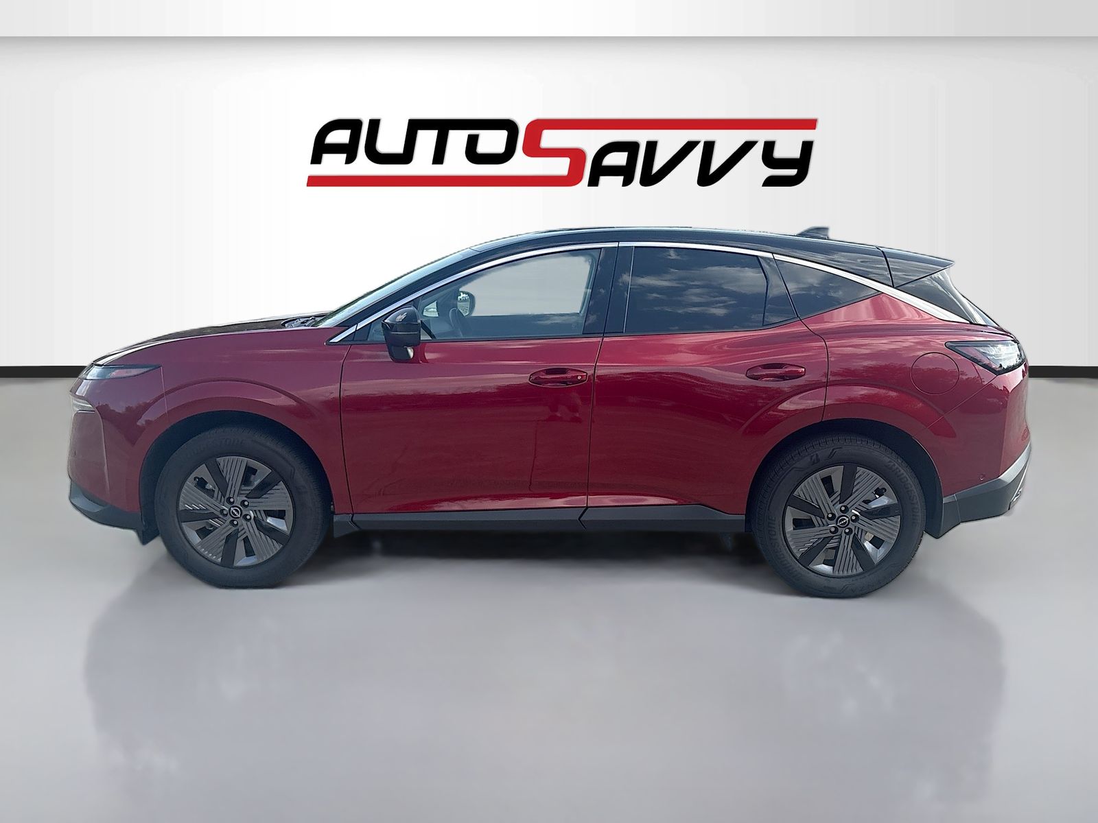 Used 2025 Red Nissan SL image 4
