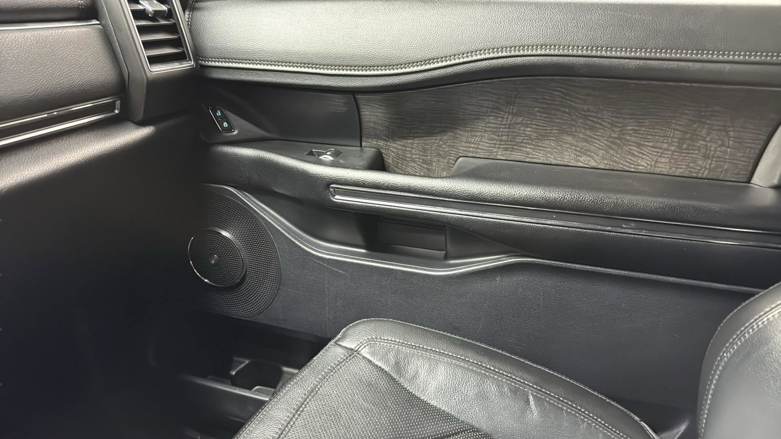 Used Car 2020 Ford Expedition Max  Limited For Sale Under $25,000 In Austin, Texas