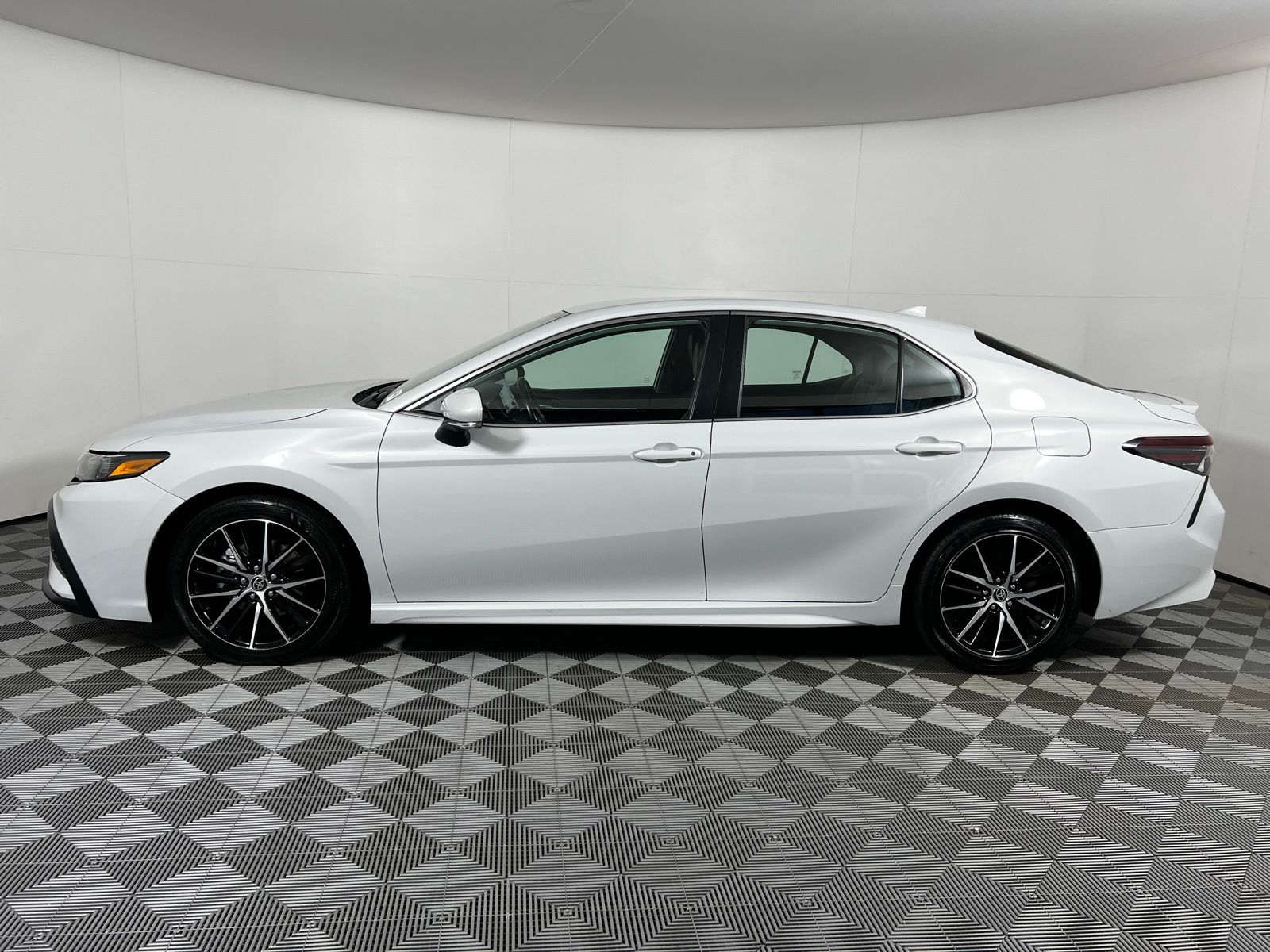 Thumbnail: 2023 Toyota Camry - 5