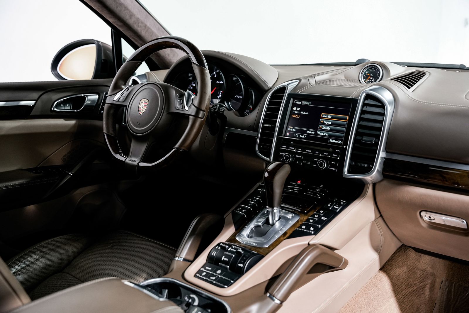 2013 Porsche Cayenne Turbo — photo 30