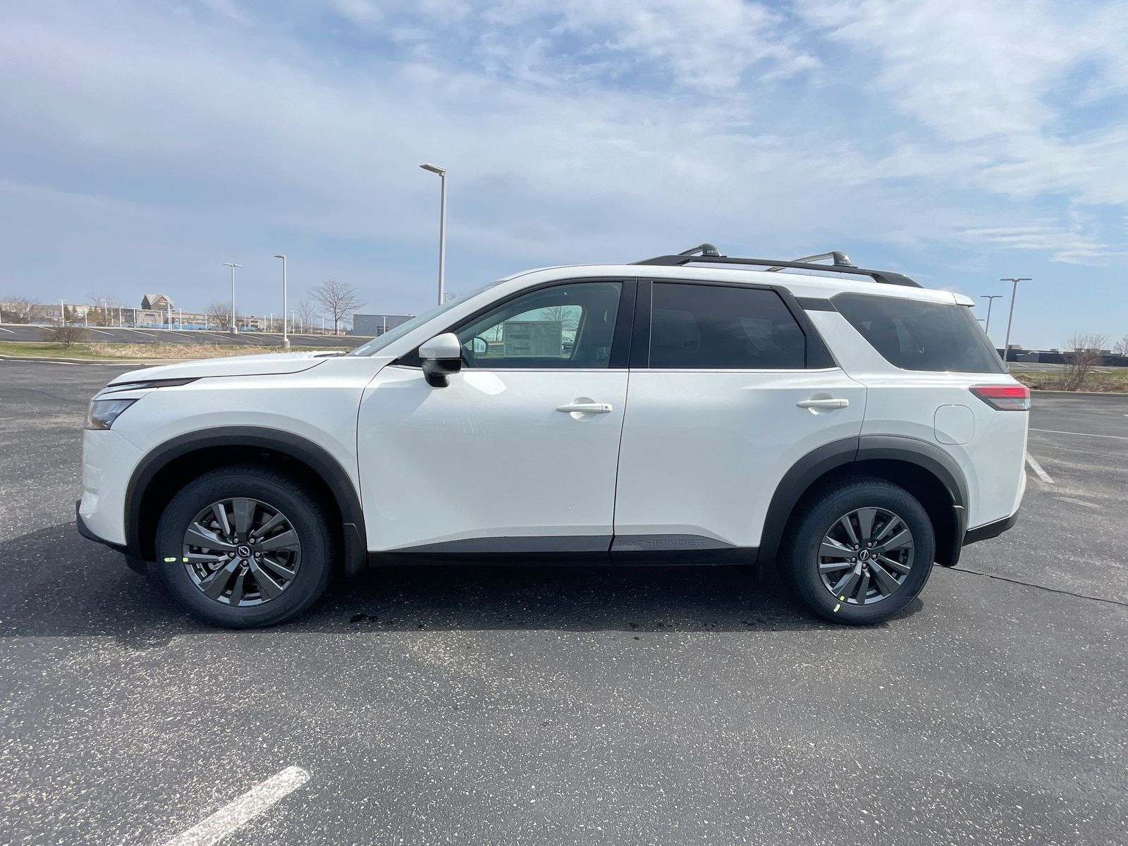 2024 Nissan Pathfinder SV 29