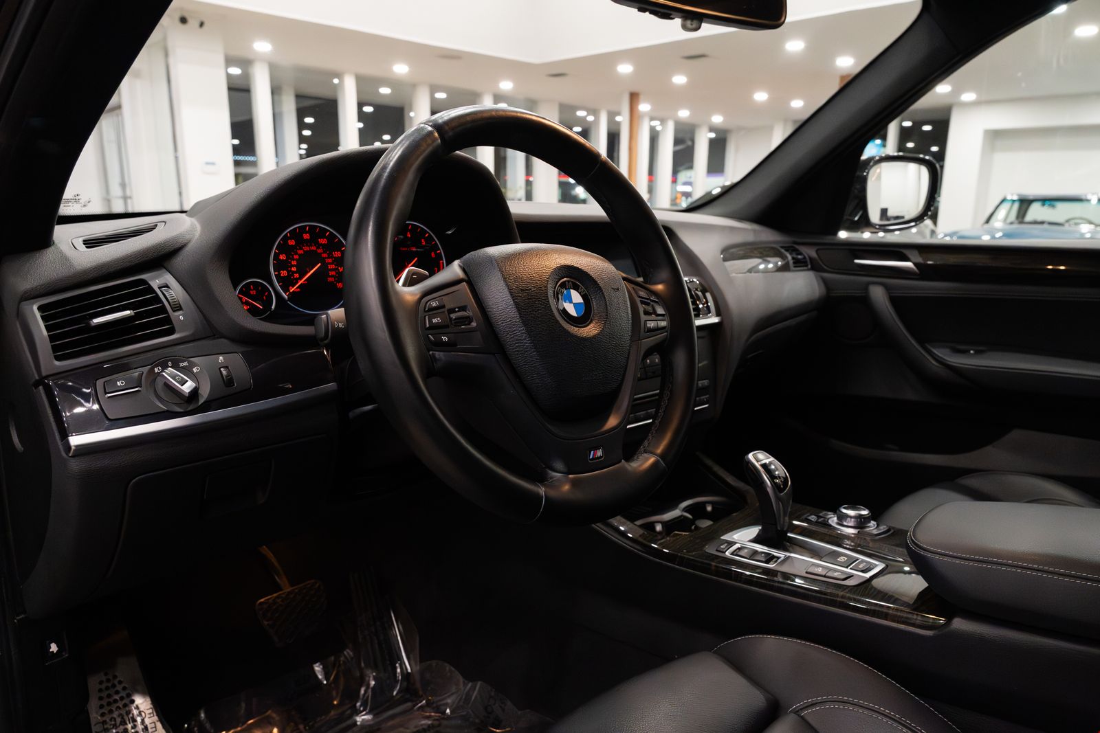 View vehicle photo 7