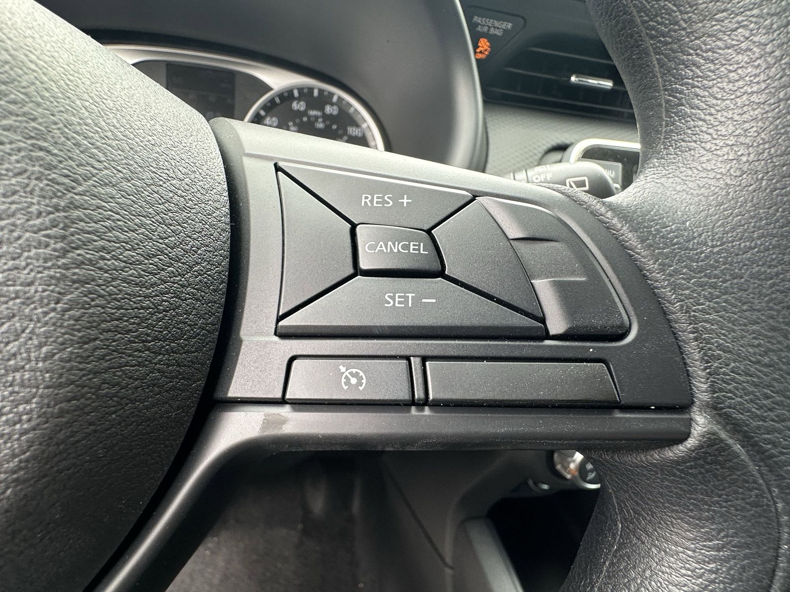 2025 Nissan Kicks Play S photo 8