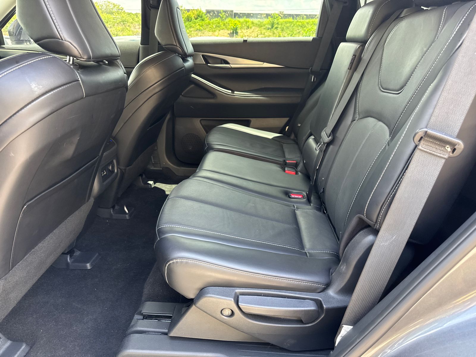 Used 2024 Gray INFINITI LUXE image 21