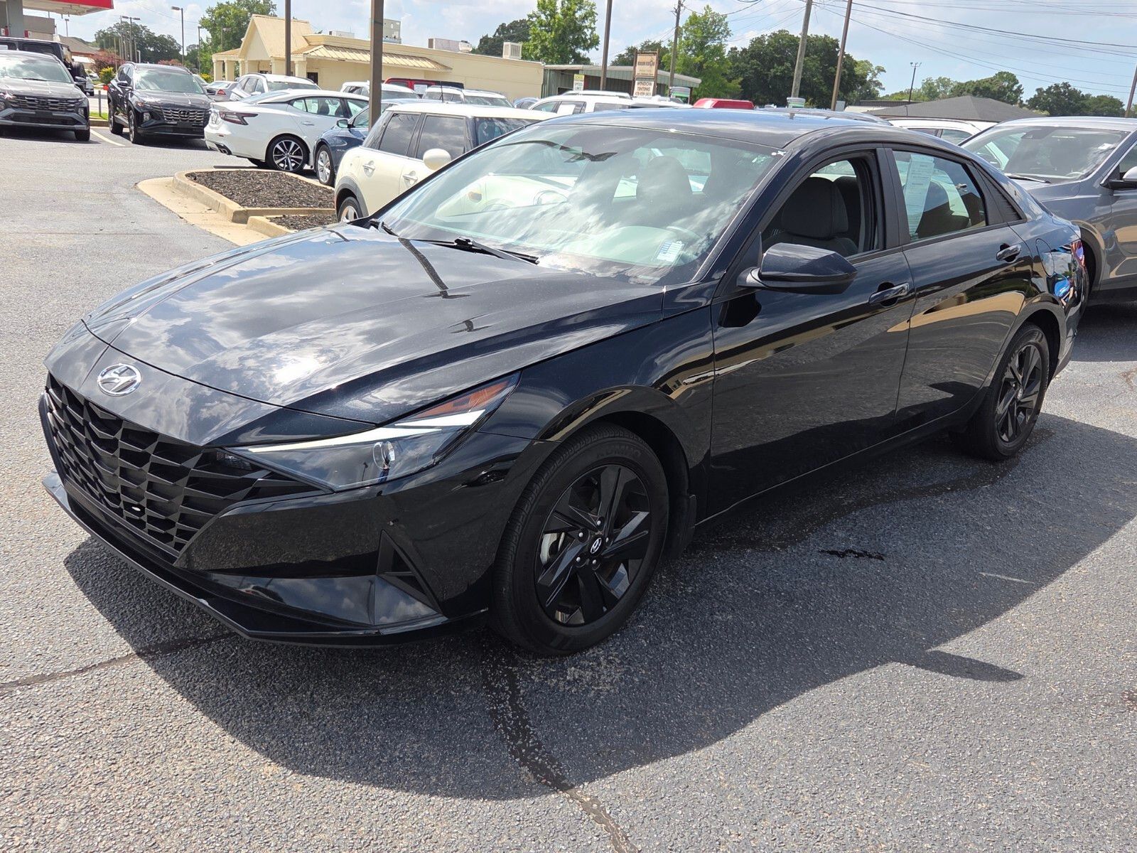 Used 2023 Black Hyundai SEL image 4