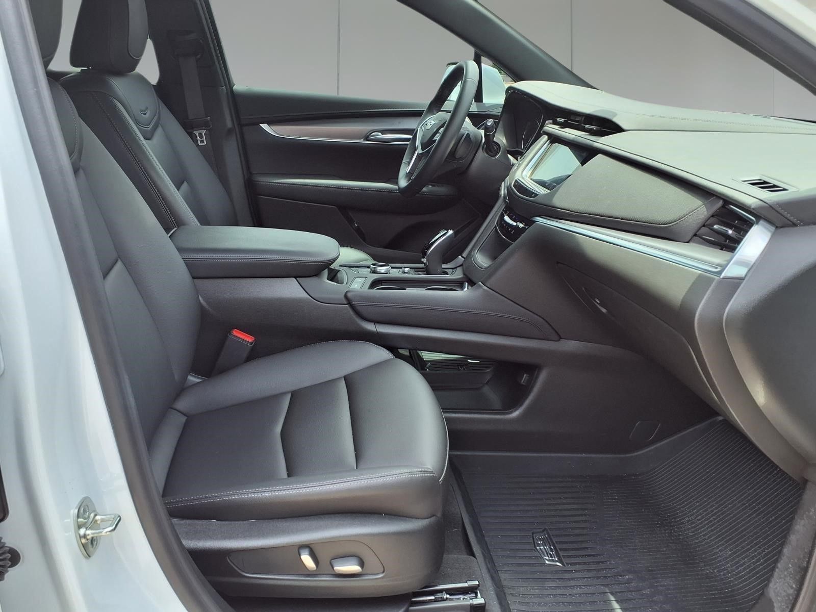 2026 Cadillac XT5 Luxury White at Bayway Cadillac of The Woodlands