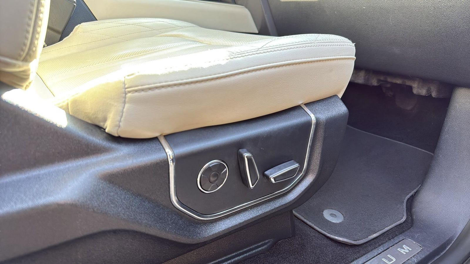 Used Car 2019 Ford Expedition Max  Platinum For Sale Under $25,000 In Austin, Texas