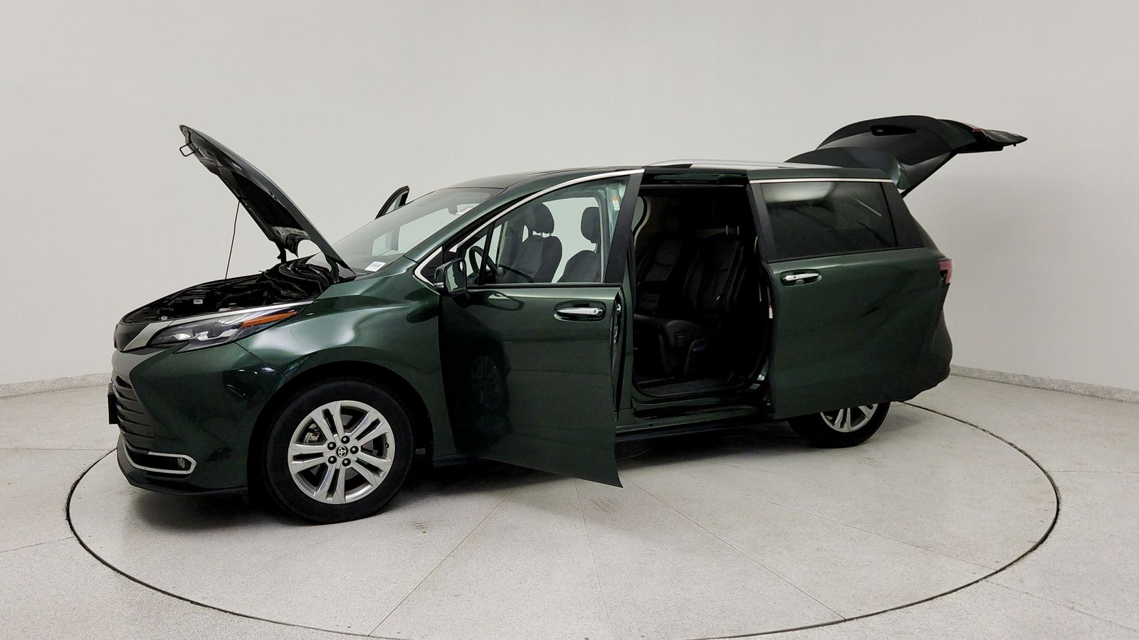 Used 2024  Toyota Platinum image 12