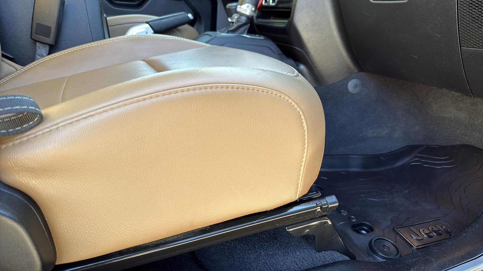 Used Car 2020 Jeep Gladiator  Overland For Sale Under $30,000 In Austin, Texas