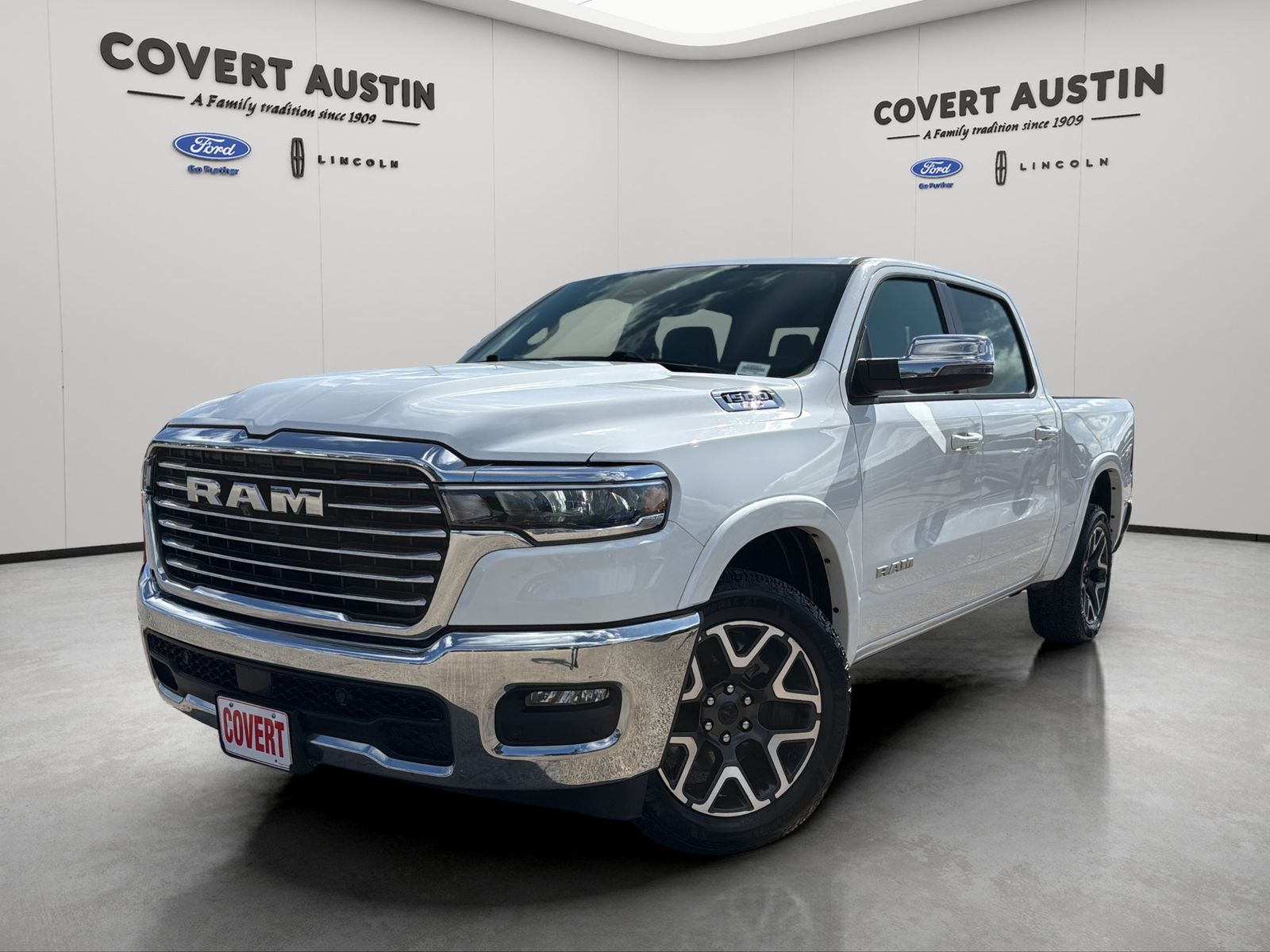 2025 RAM 1500 Laramie Crew Cab 4WD