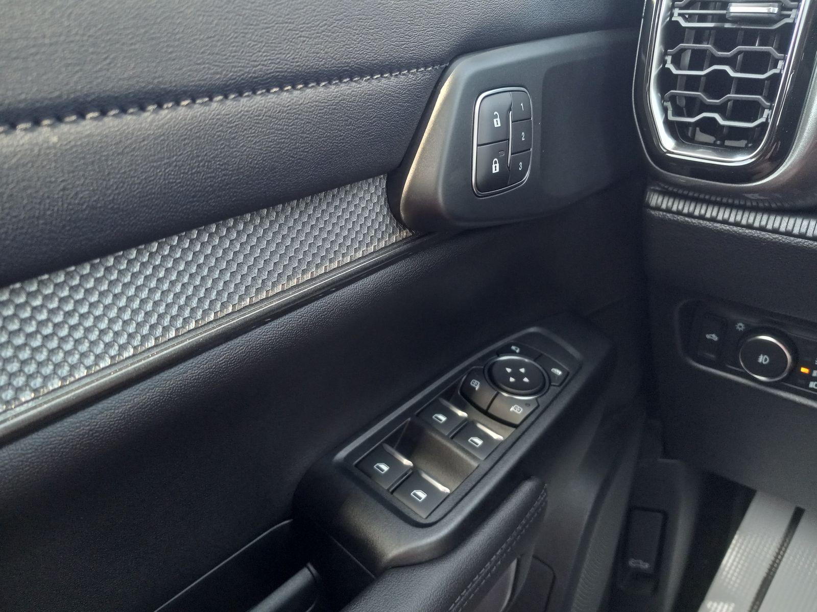 2026 Ford Ranger image 25