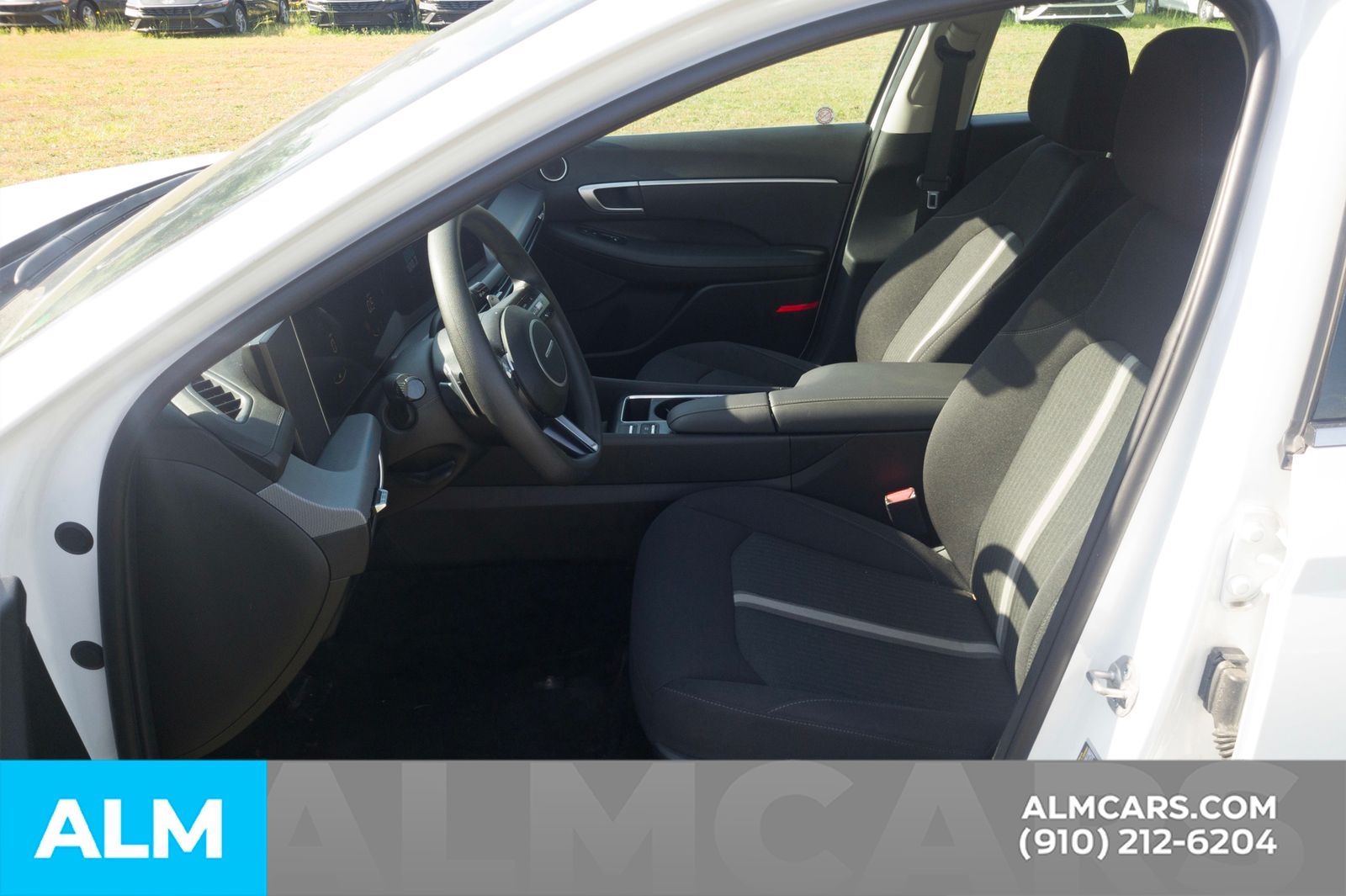 Used 2025 White Hyundai SEL image 7