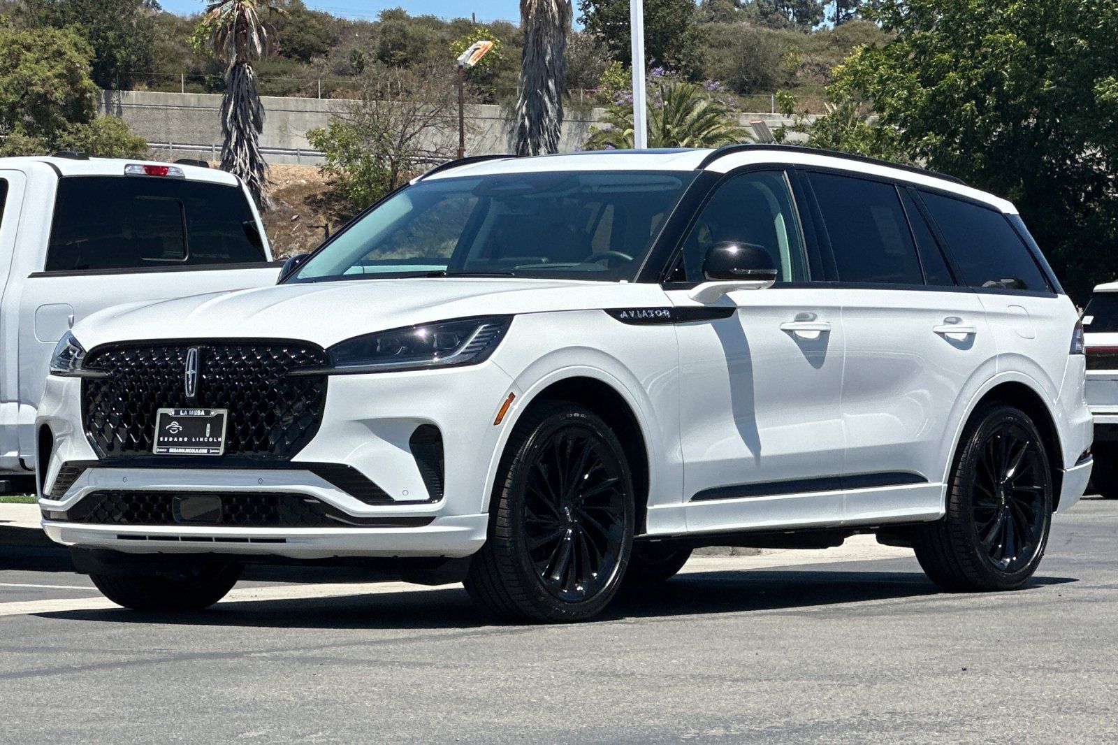 View vehicle photo 7