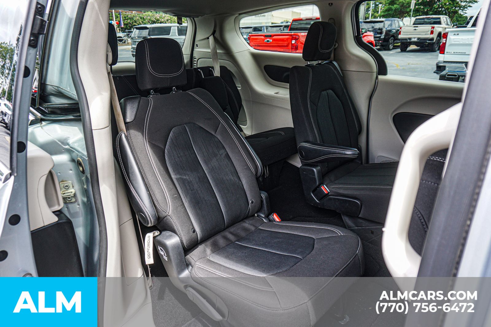 Used 2023 Silver Chrysler LX image 24