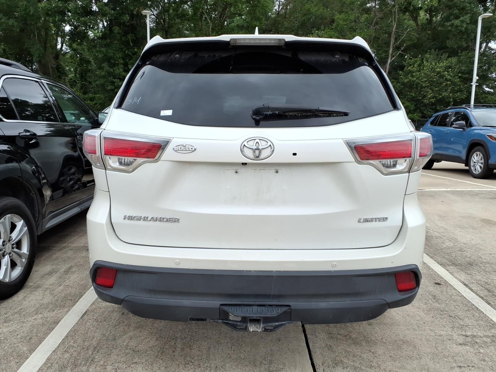 2016 Toyota Highlander Limited White at Community Honda