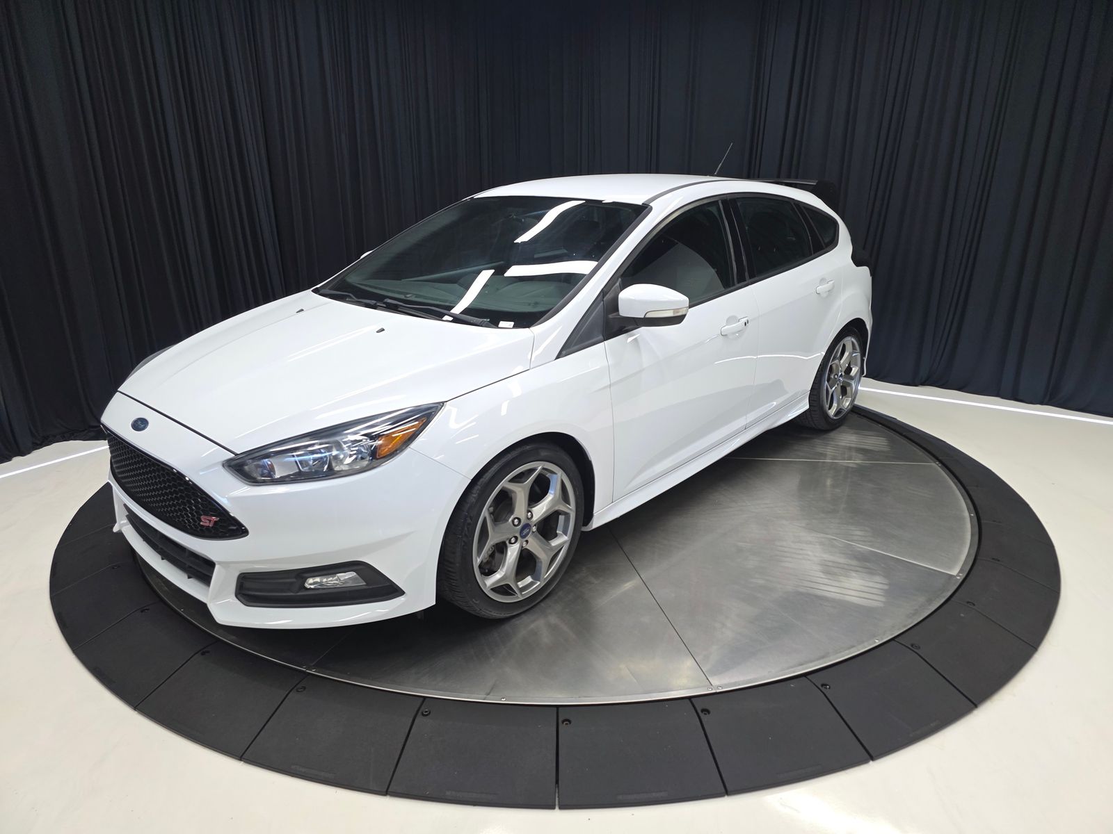 View vehicle photo 6