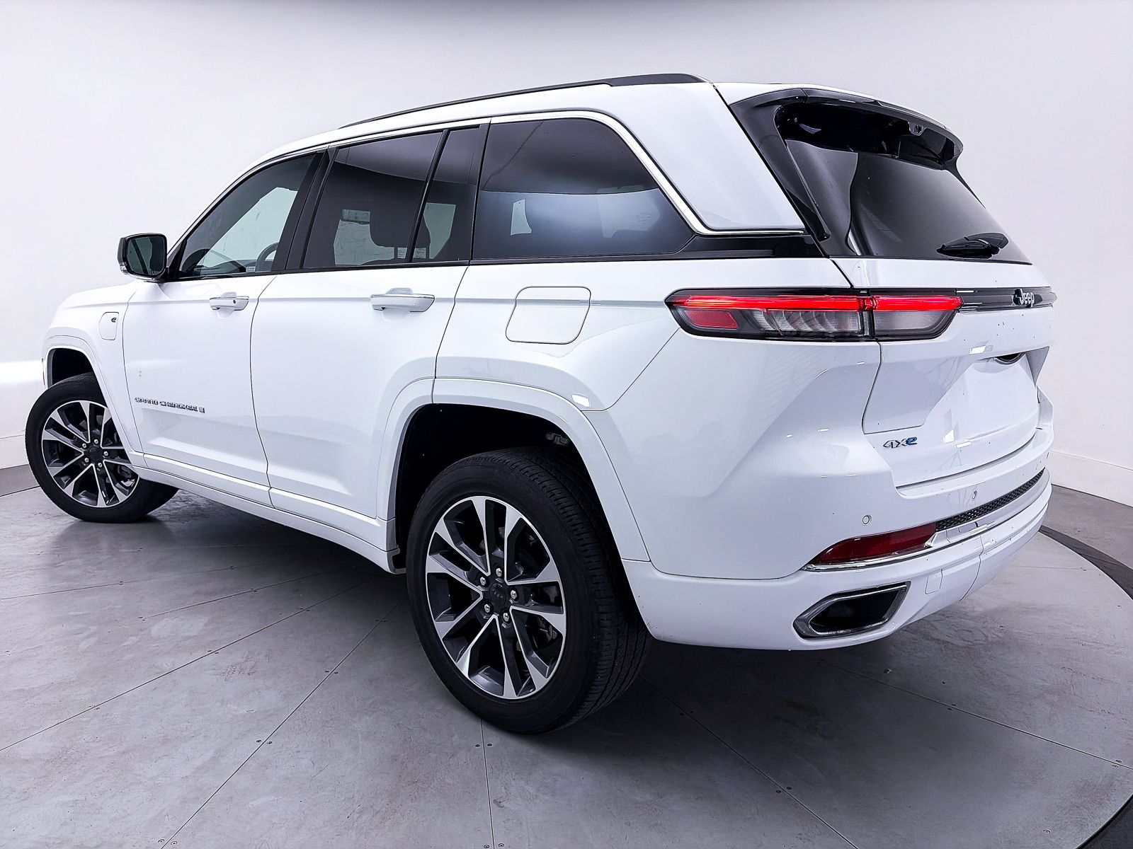 Used 2022 Jeep Grand Cherokee Overland 4xe with VIN 1C4RJYD68N8767007 for sale in Scottsdale, AZ