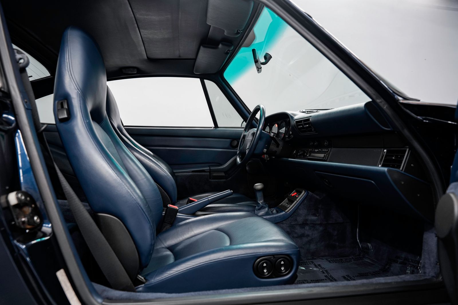 1996 Porsche 911 Carrera 4S — photo 29