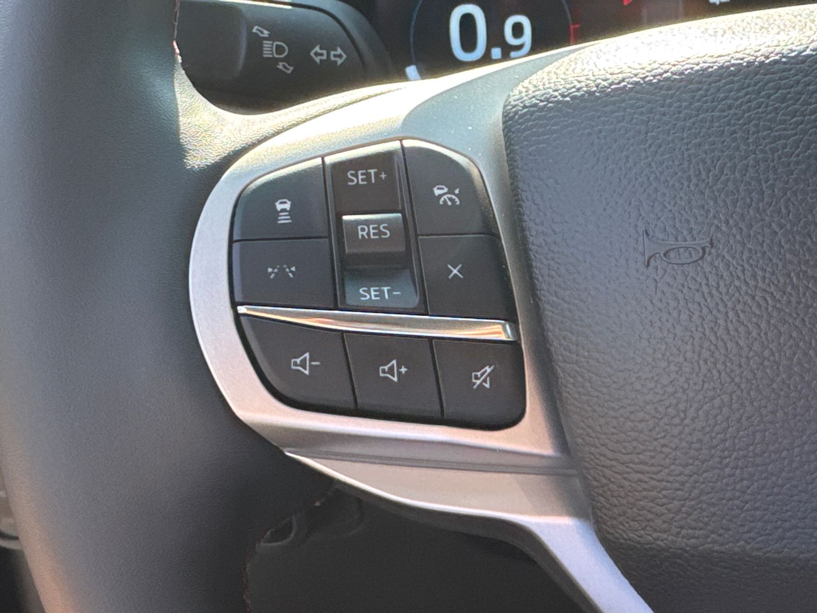 2025 Ford Explorer photo 25