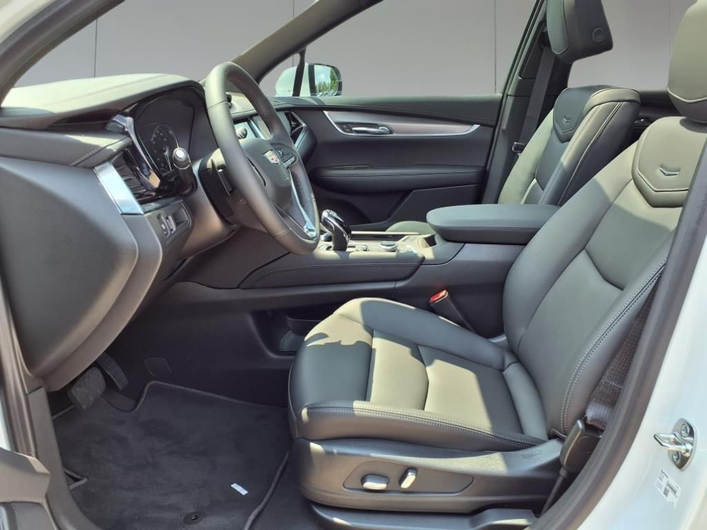 2025 Cadillac XT6 Luxury White at Bayway Cadillac of The Woodlands