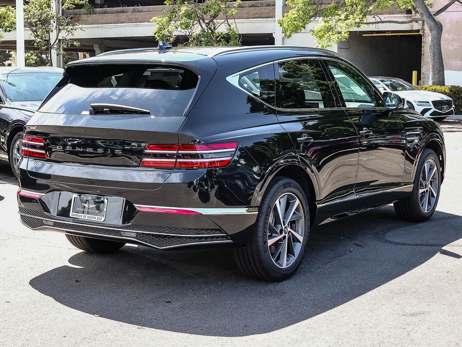 View vehicle photo 4