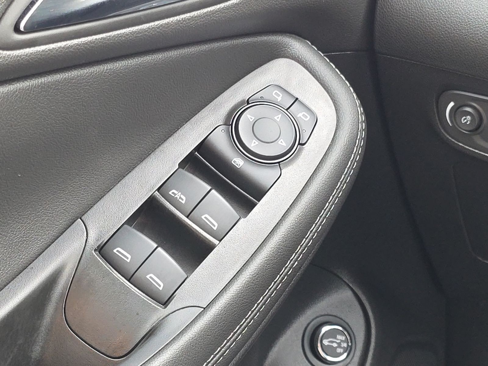 Used 2023 Gray Buick Select image 25