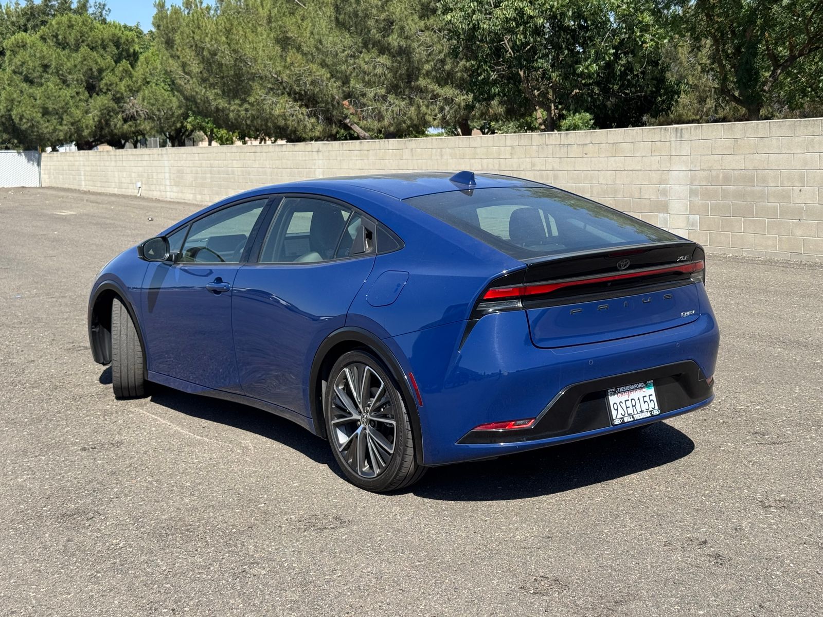 View vehicle photo 7