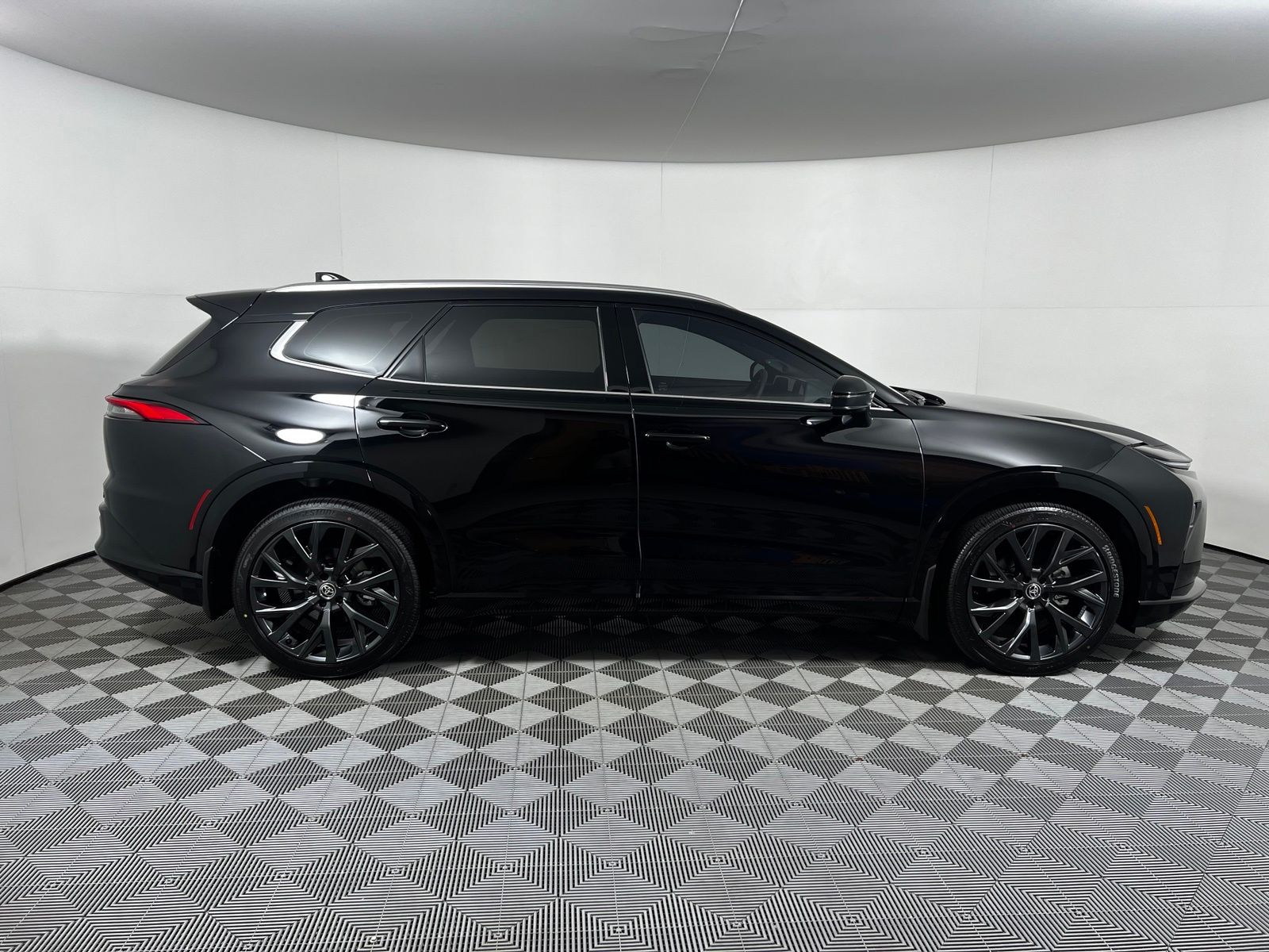 Thumbnail: 2026 Toyota Crown Signia - 4