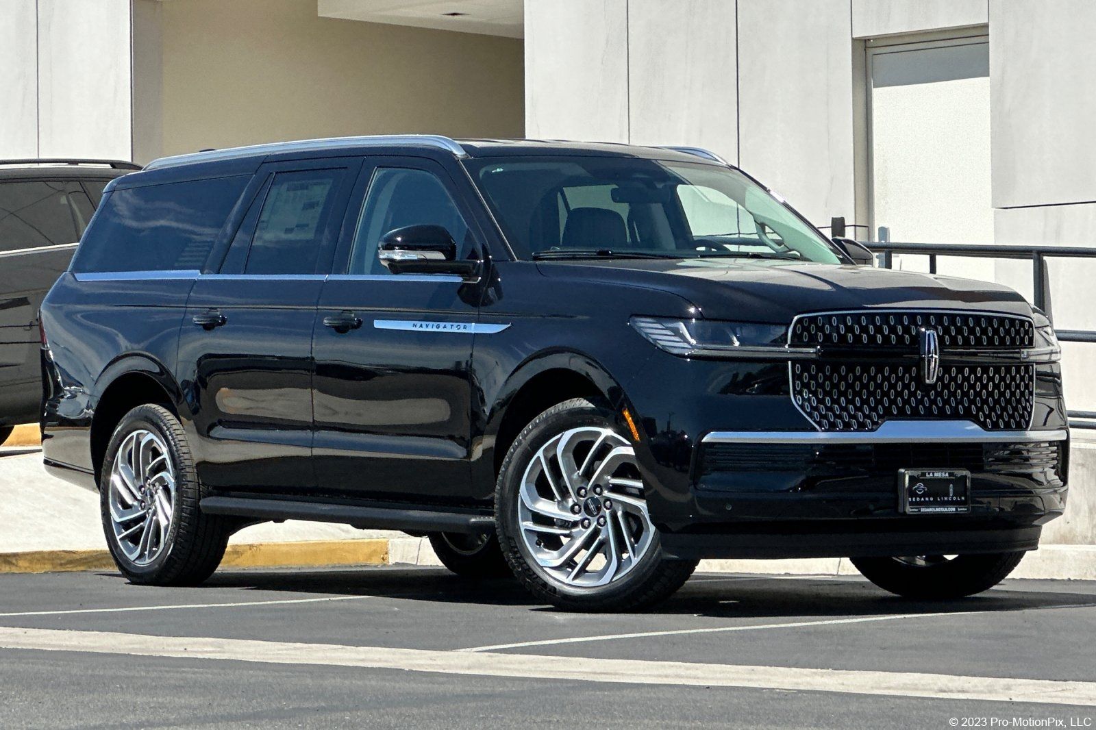 Infinite Black Metallic Clearcoat 2026 Lincoln Navigator L Premiere 4WD SUV / Crossover Four-Wheel Drive Automatic