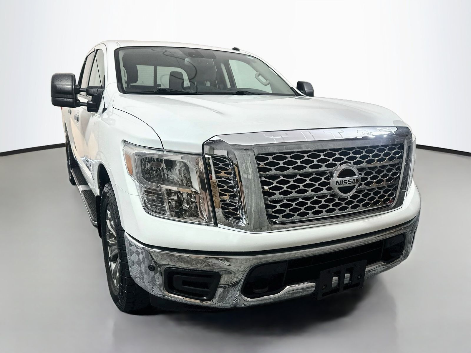 Glacier White 2019 Nissan Titan Pickup Truck Four-Wheel Drive 7-Speed Automatic