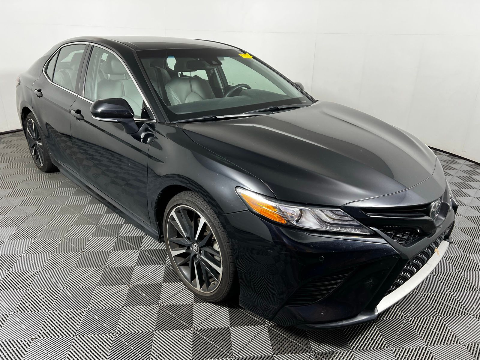 2018 Toyota Camry XSE 3